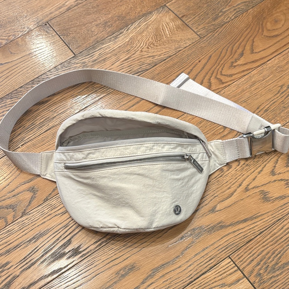 Women’s City Adventure Cream Belt Bag